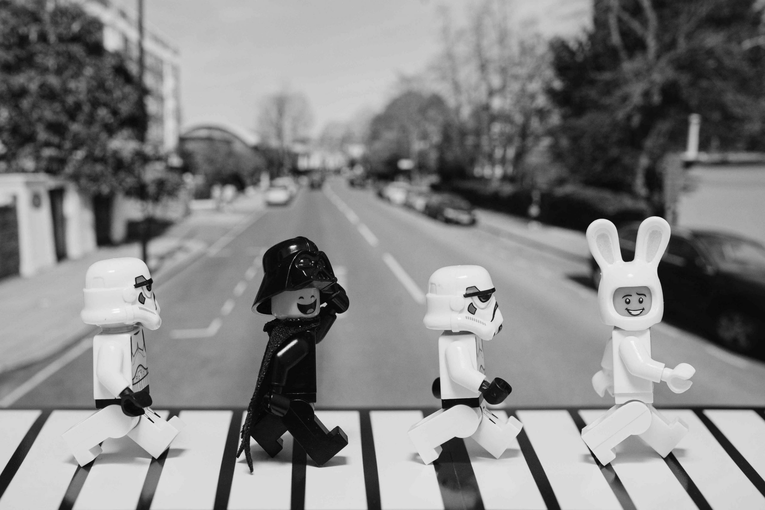 Beitrag: Dr. Stephan Bücker, Krieg der (Klemm-)Bausteine, Lego